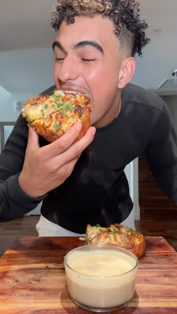 Arsenio’s Chicken Alfredo Garlic Bread