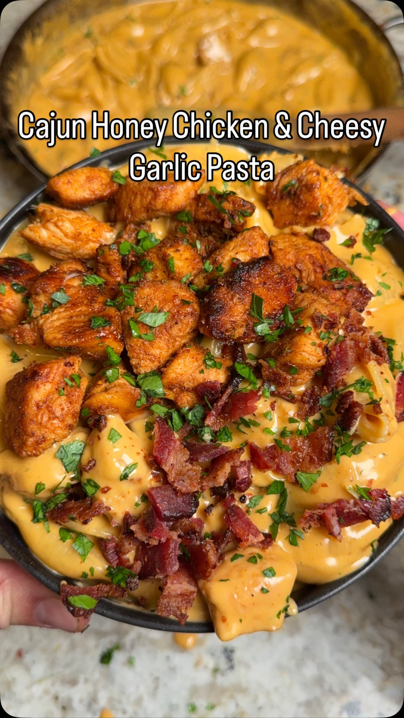 Cajun Honig-Hähnchen mit Käse-Knoblauch-Pasta
