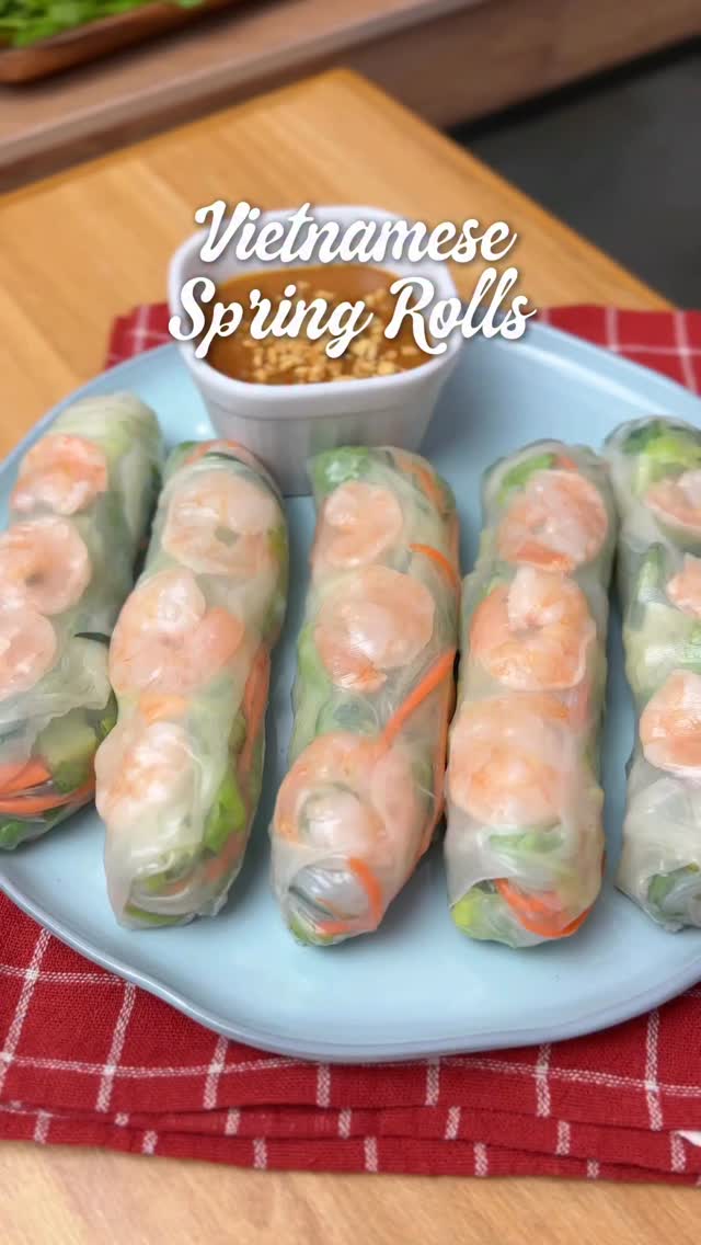 Vietnamese Spring Rolls with Peanut Sauce