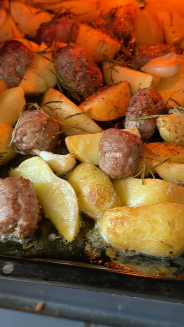 Salsiccia e patate al forno