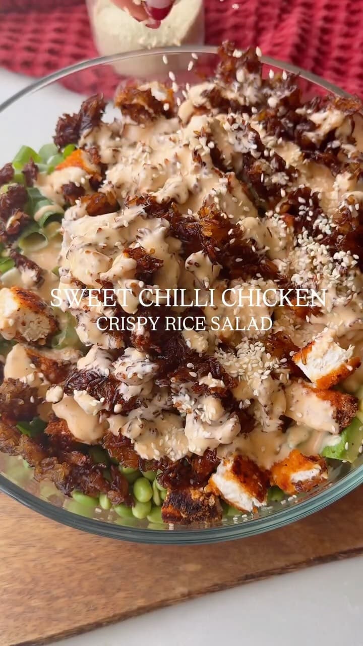 Knuspriger Reis-Salat mit cremigem Sweet-Chili-Dressing