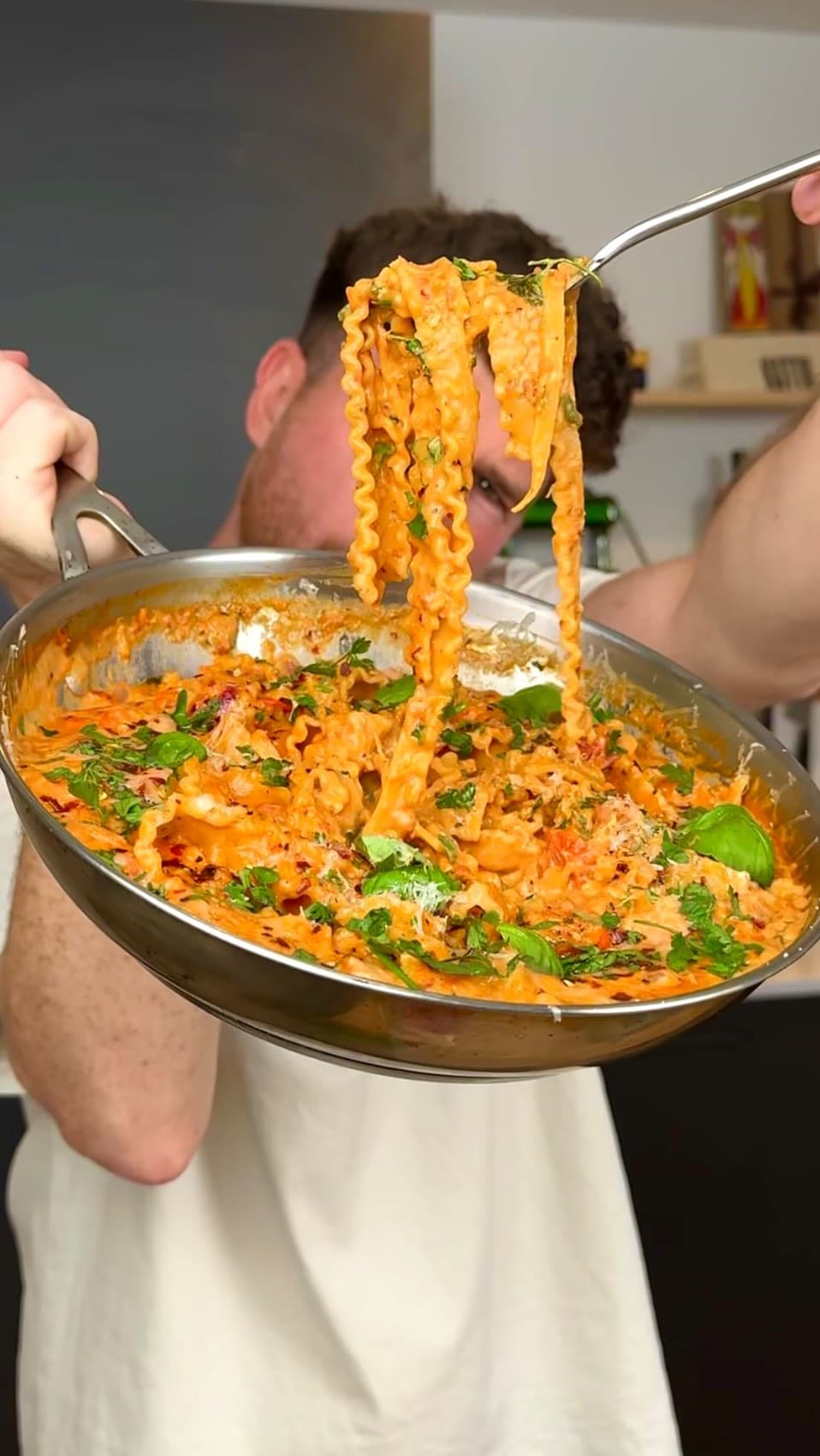 One Pan Dump Creamy and Spicy Tomato Pasta