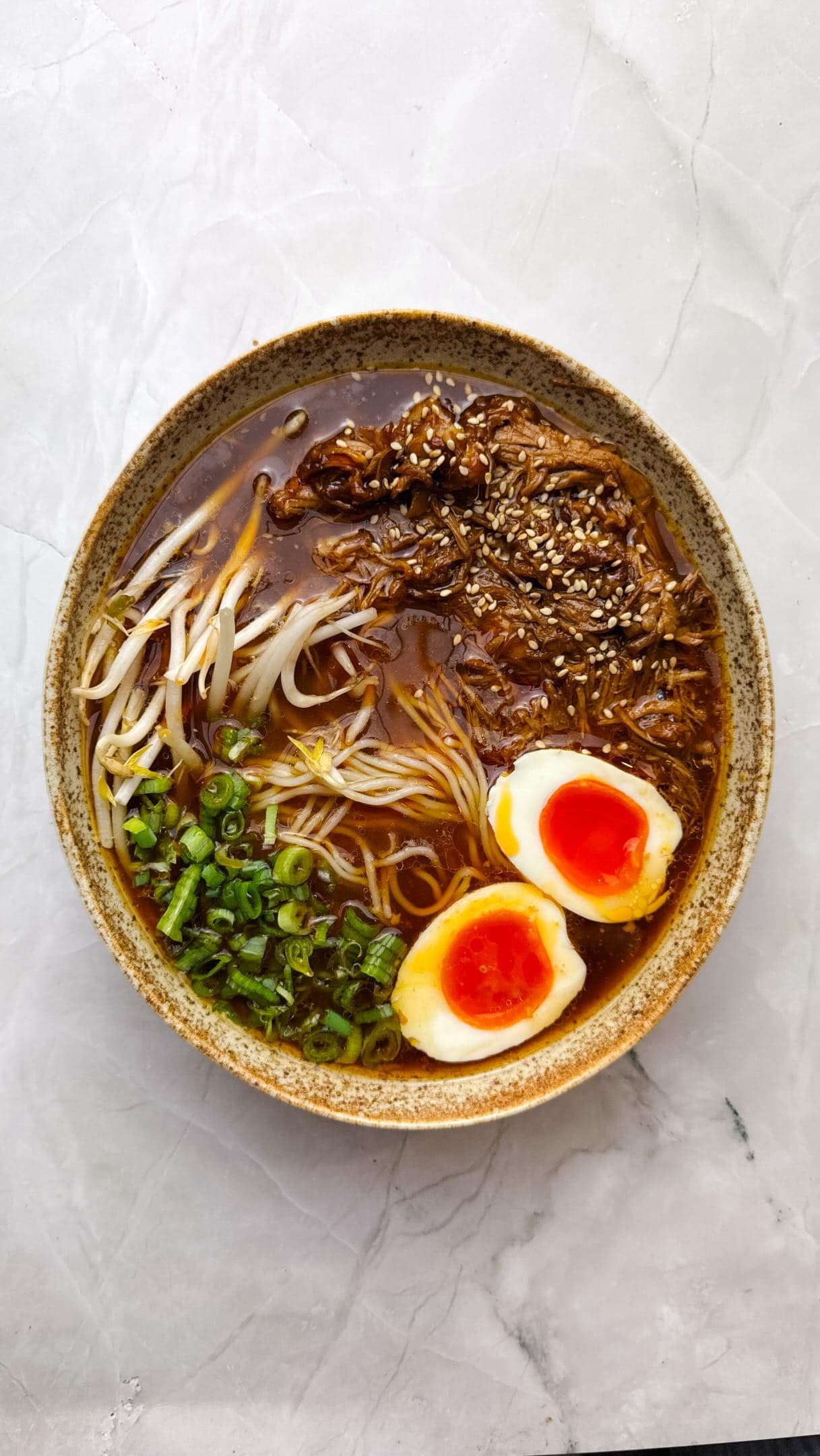 Ramen z wieprzowiną i jajkiem