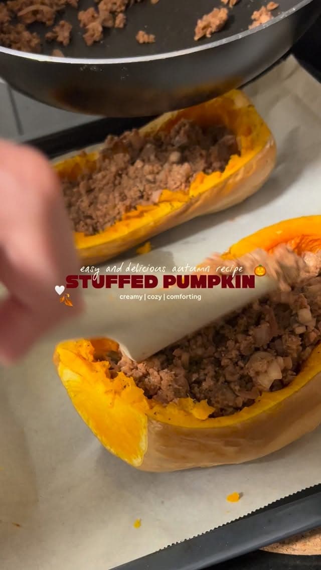 Gefüllter Butternut-Kürbis mit Hackfleisch und Pilzen