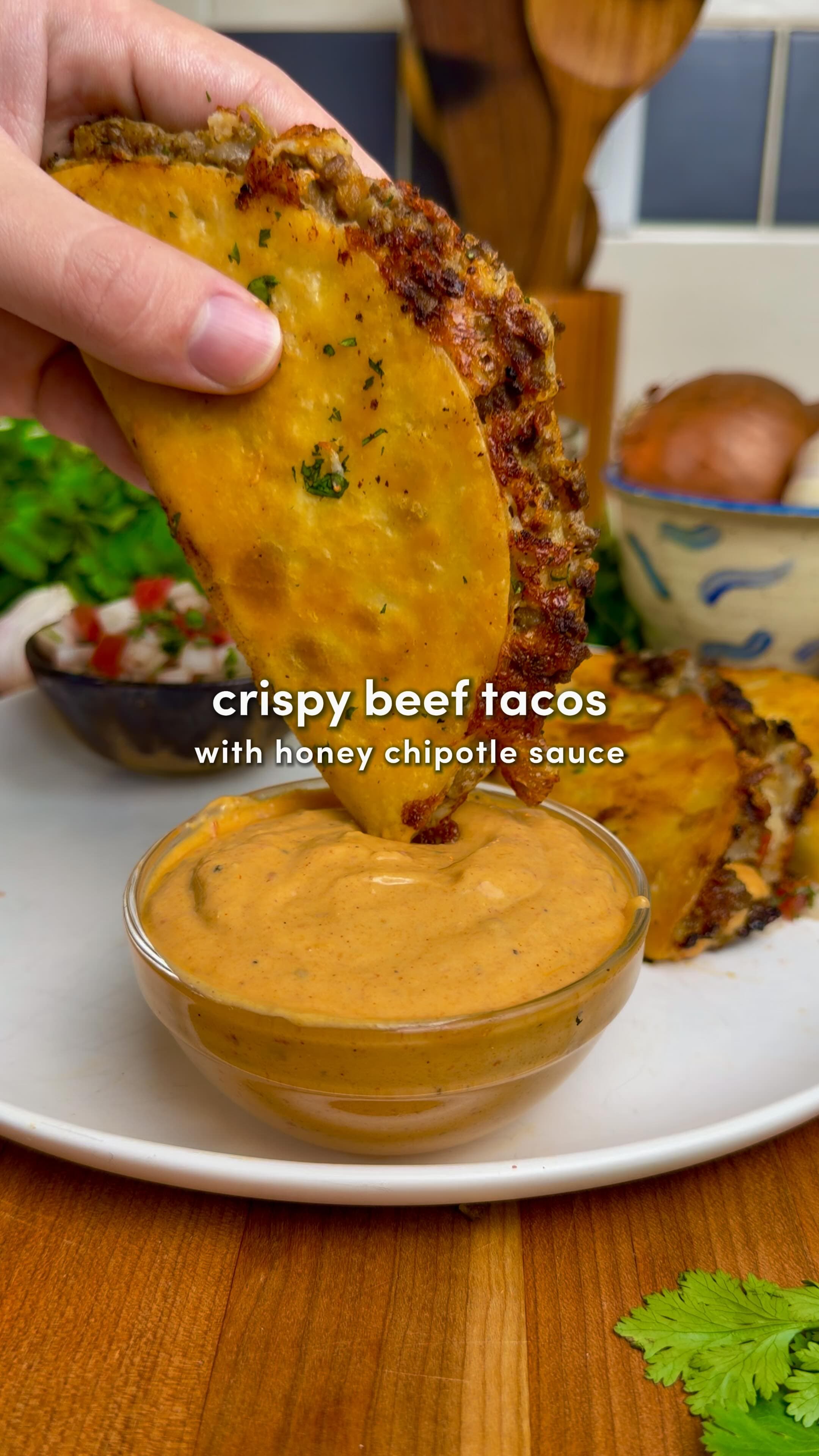 Crispy Beef Tacos mit Honey Chipotle Sauce