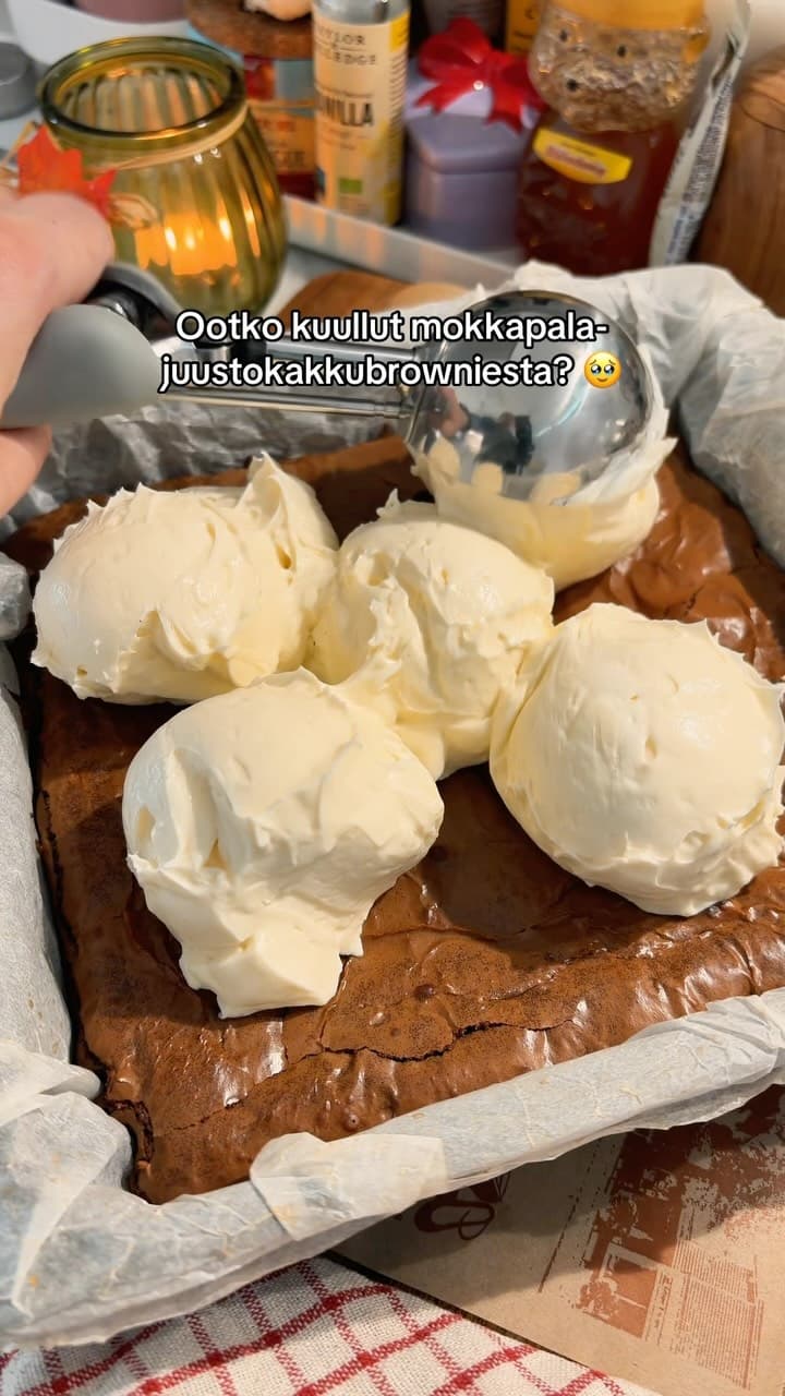 Mokkapalabrownie juustokakkutäytteellä