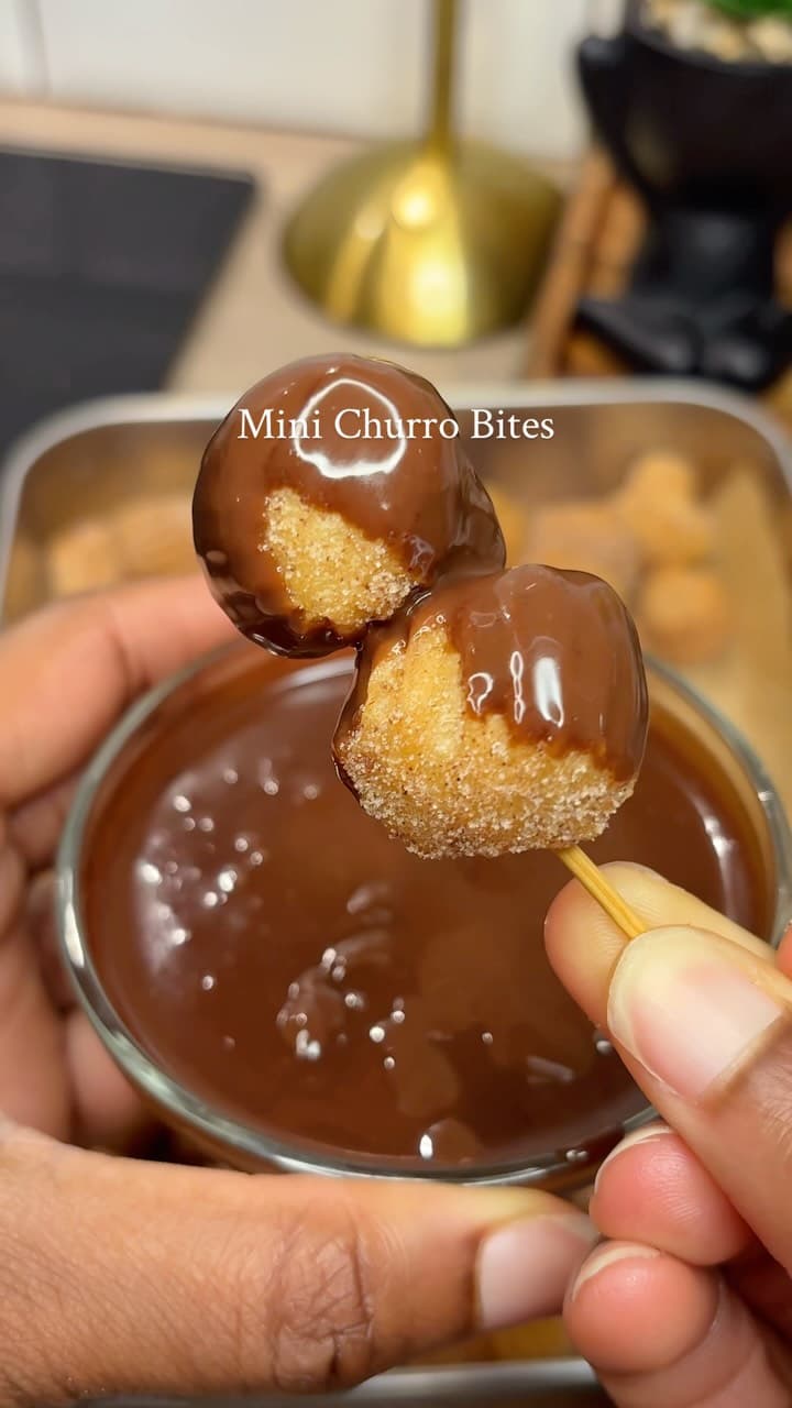 Mini Churro Bites con salsa al cioccolato fatta in casa