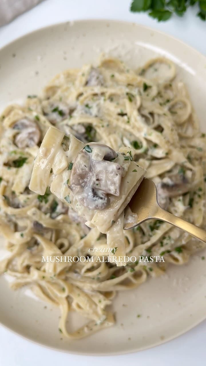 Creamy Mushroom Alfredo Pasta
