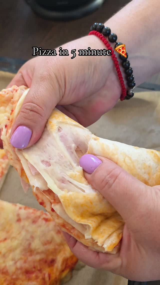 Rychlá tortilla pizza s dvojitým sýrem