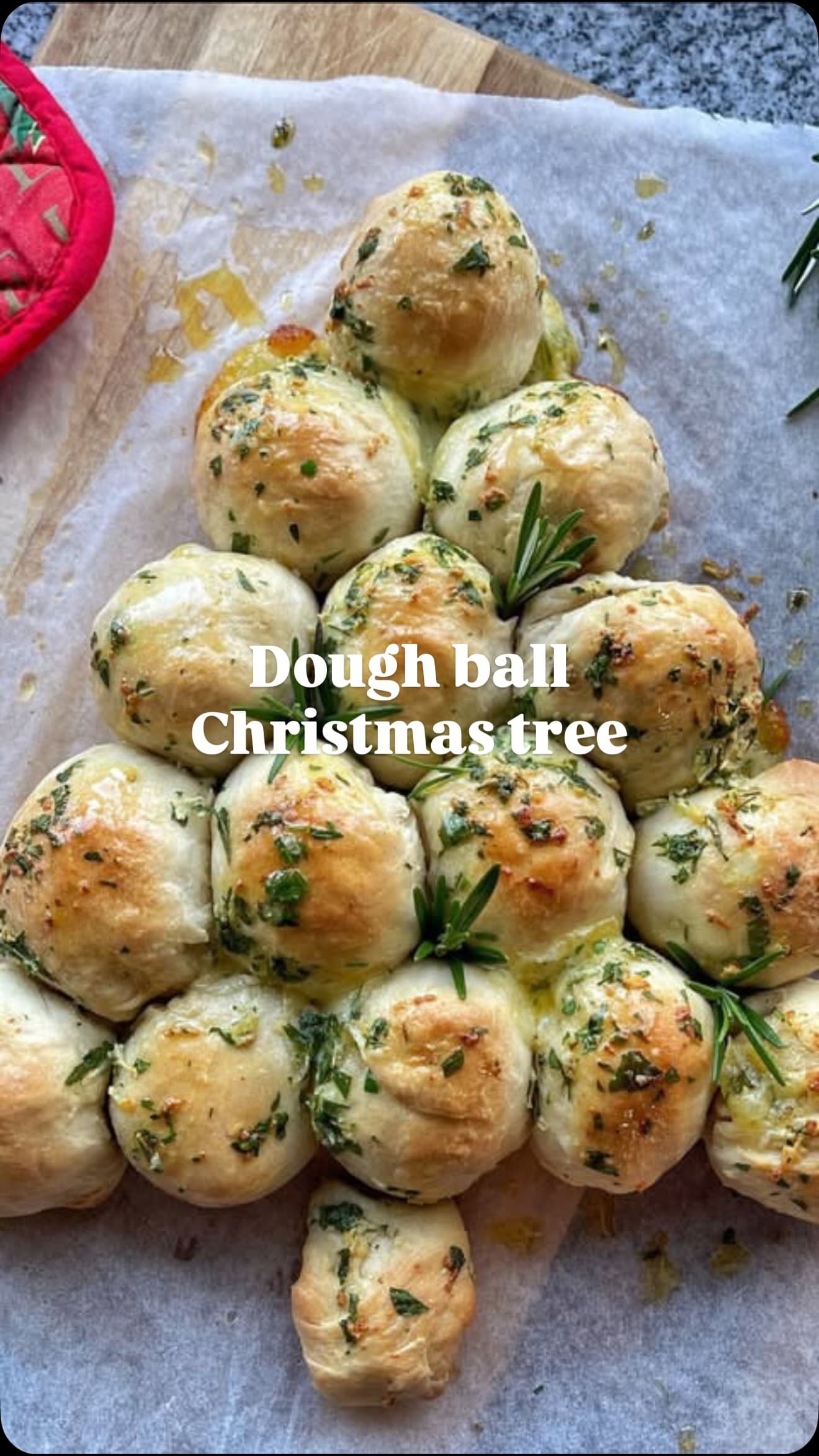 Mozzarella and Garlic Butter Dough Ball Christmas Tree