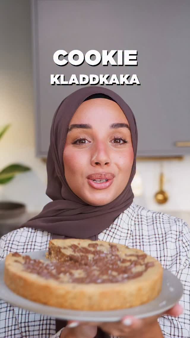 Kladdig kladdkaka med cookie dough-smak