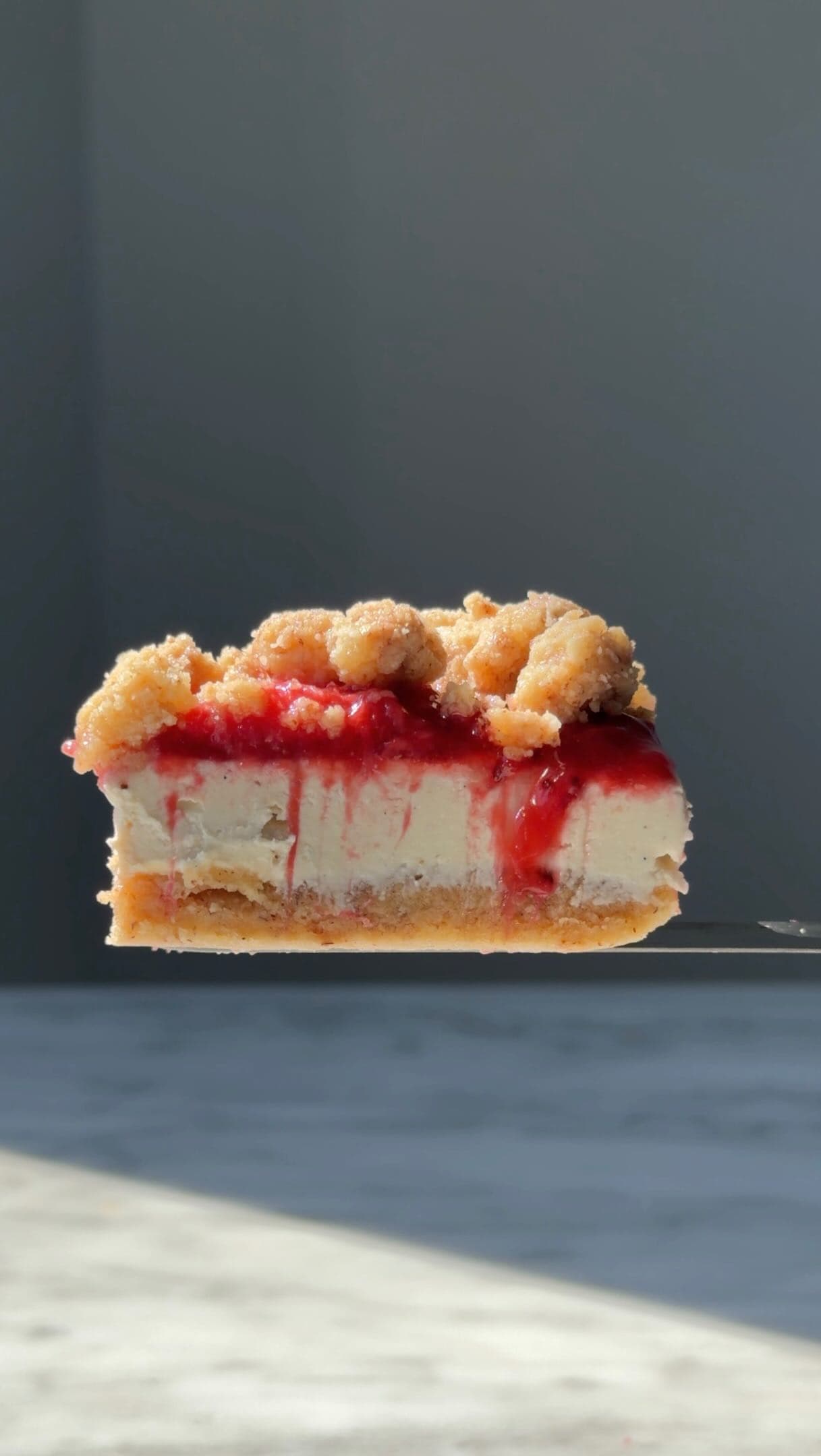 Barras de Cheesecake de Fresa con Requesón