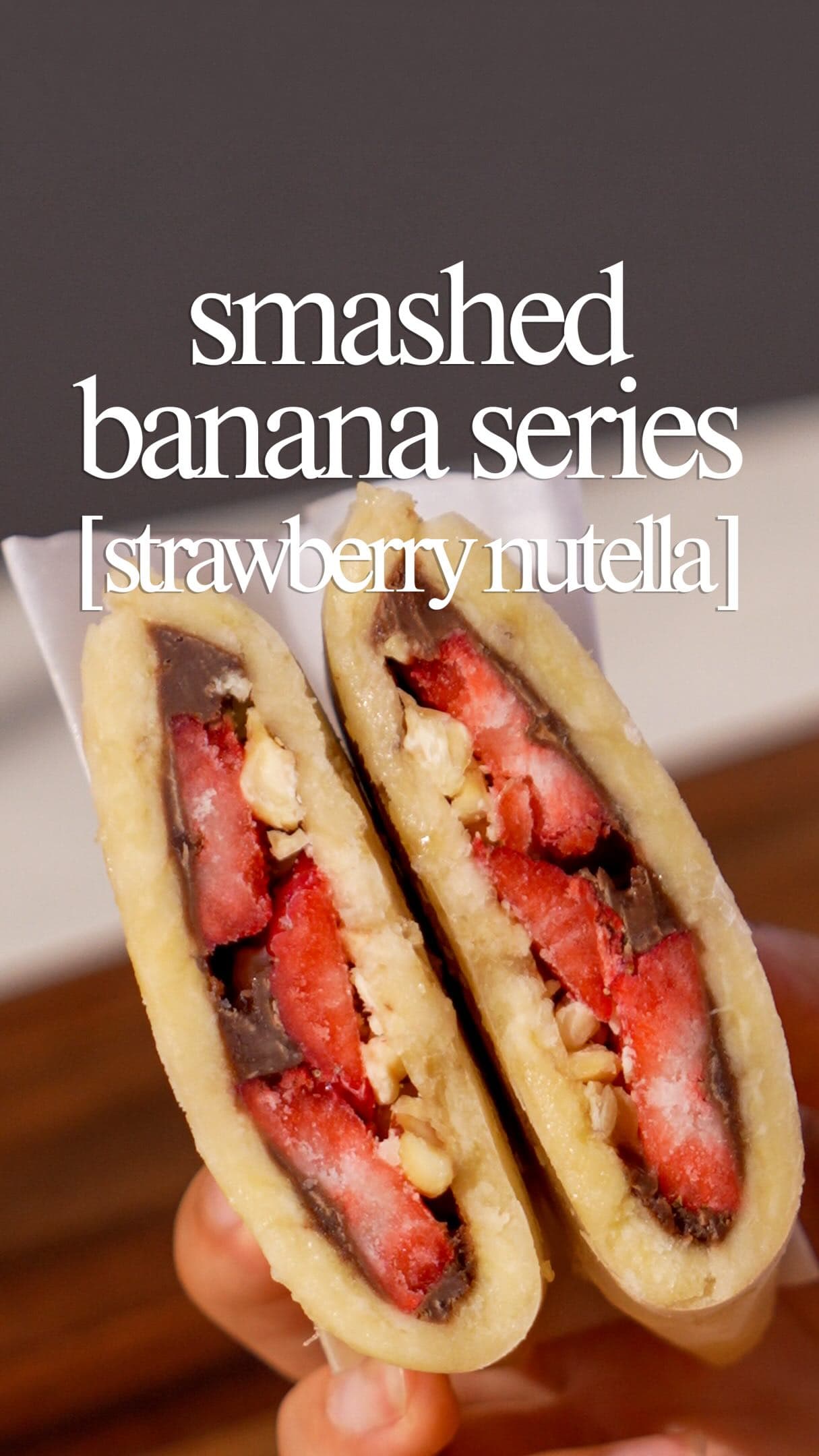 Banana congelada aplastada con Nutella y fresas