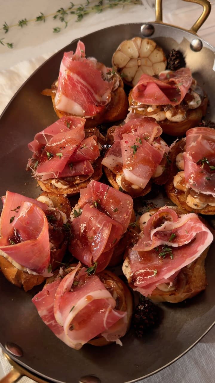 Crispy Baguette with Whipped Cheese, Pine Cone Jam, Confit Onion and Prosciutto