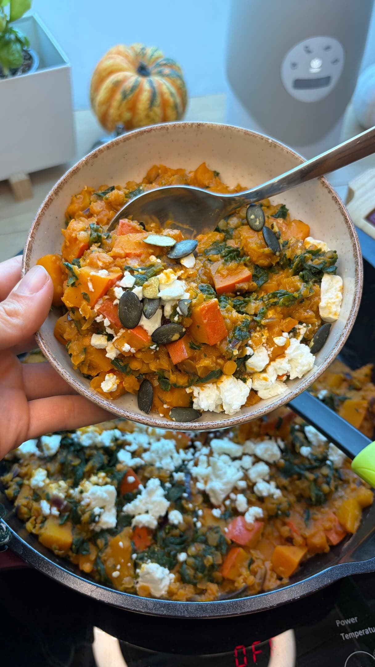 Cremige Kürbis-Linsen-One-Pan mit Feta