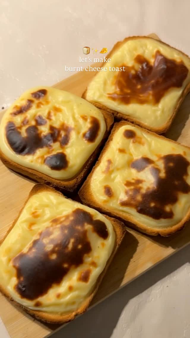 Bánh mì nướng phô mai caramel kem