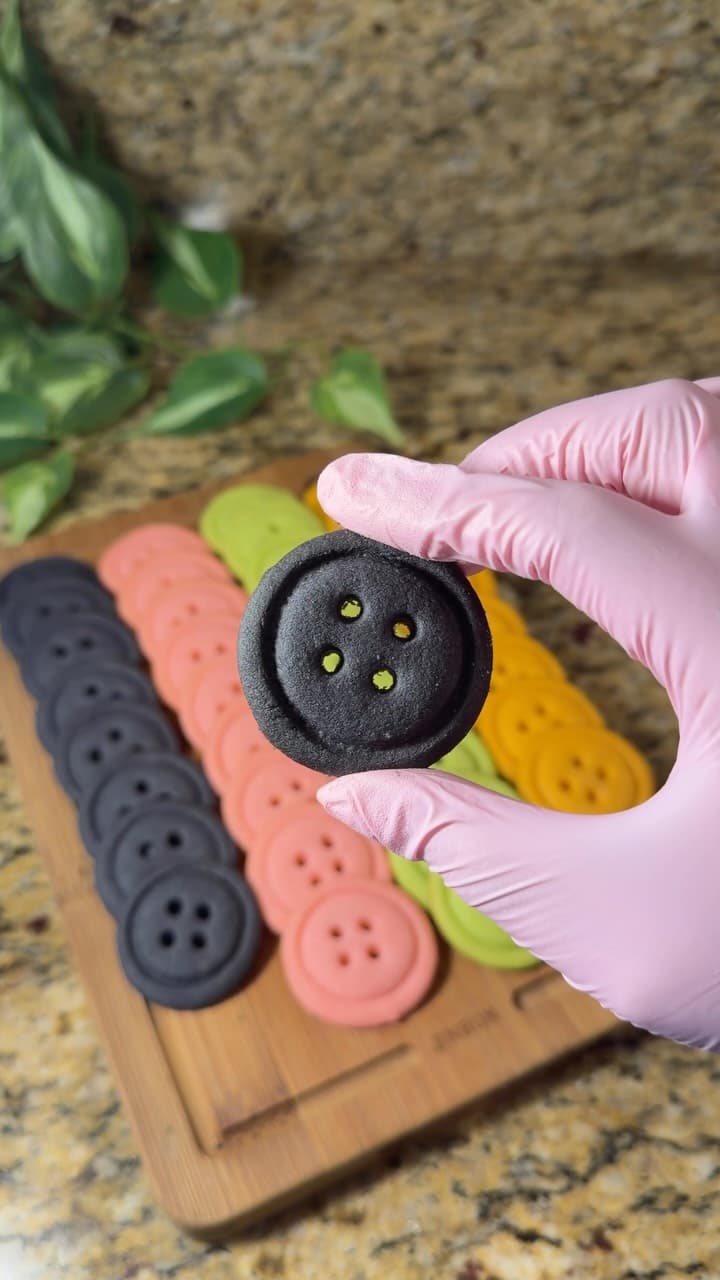 Viral Coraline Button Cookies