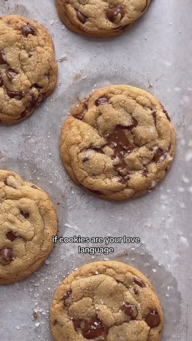 Galletas de mantequilla dorada con chispas de chocolate