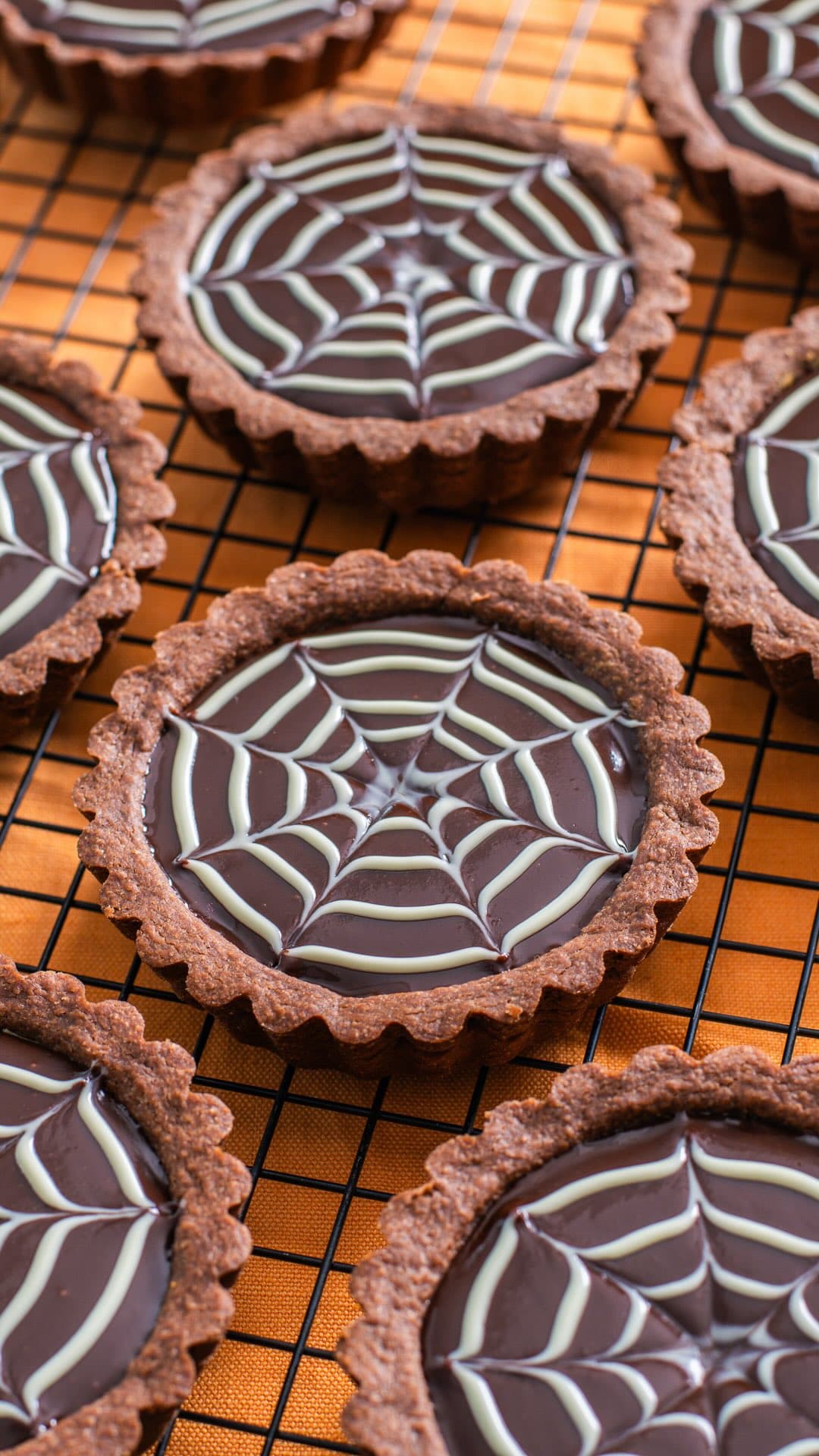 Crostatine di Halloween con ricotta e gocce di cioccolato