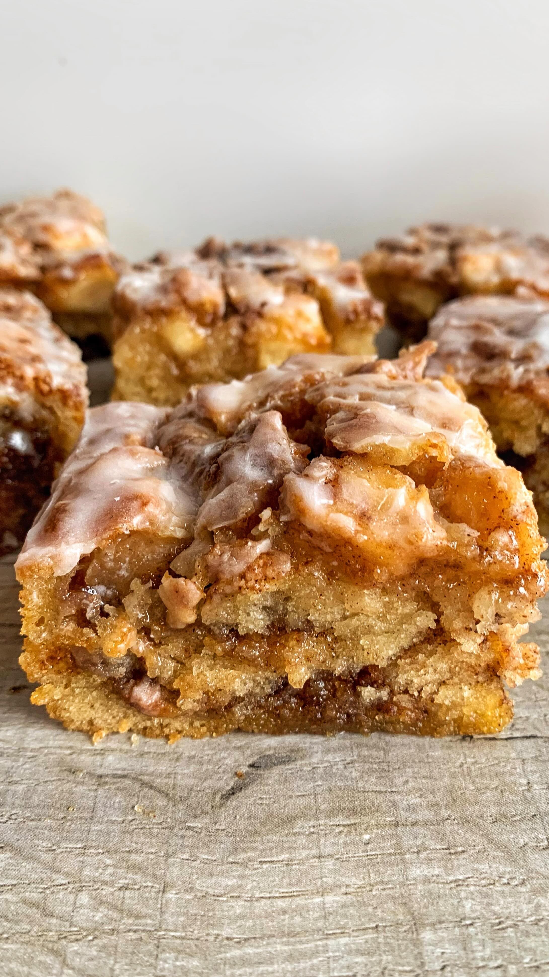 Cinnamon Roll Apple Cake