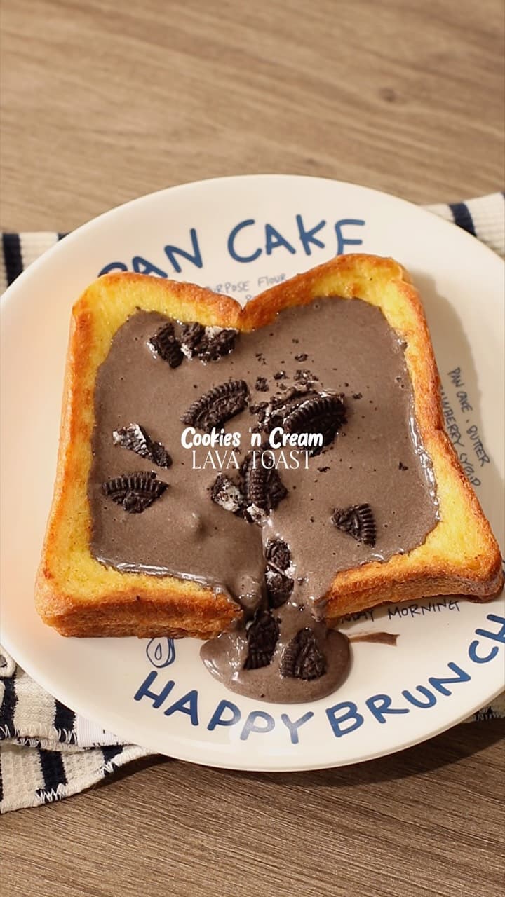 Cookies & Cream Lava Toast