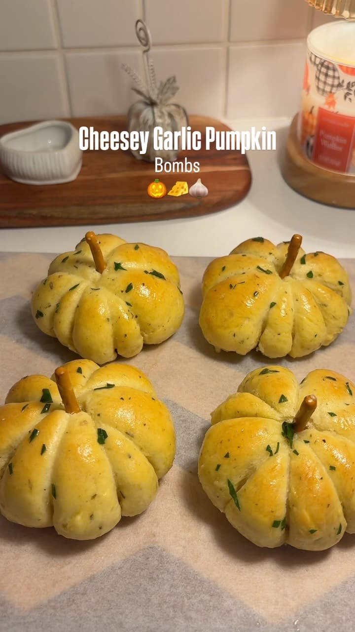 Cheesy Garlic Pumpkin Bombs