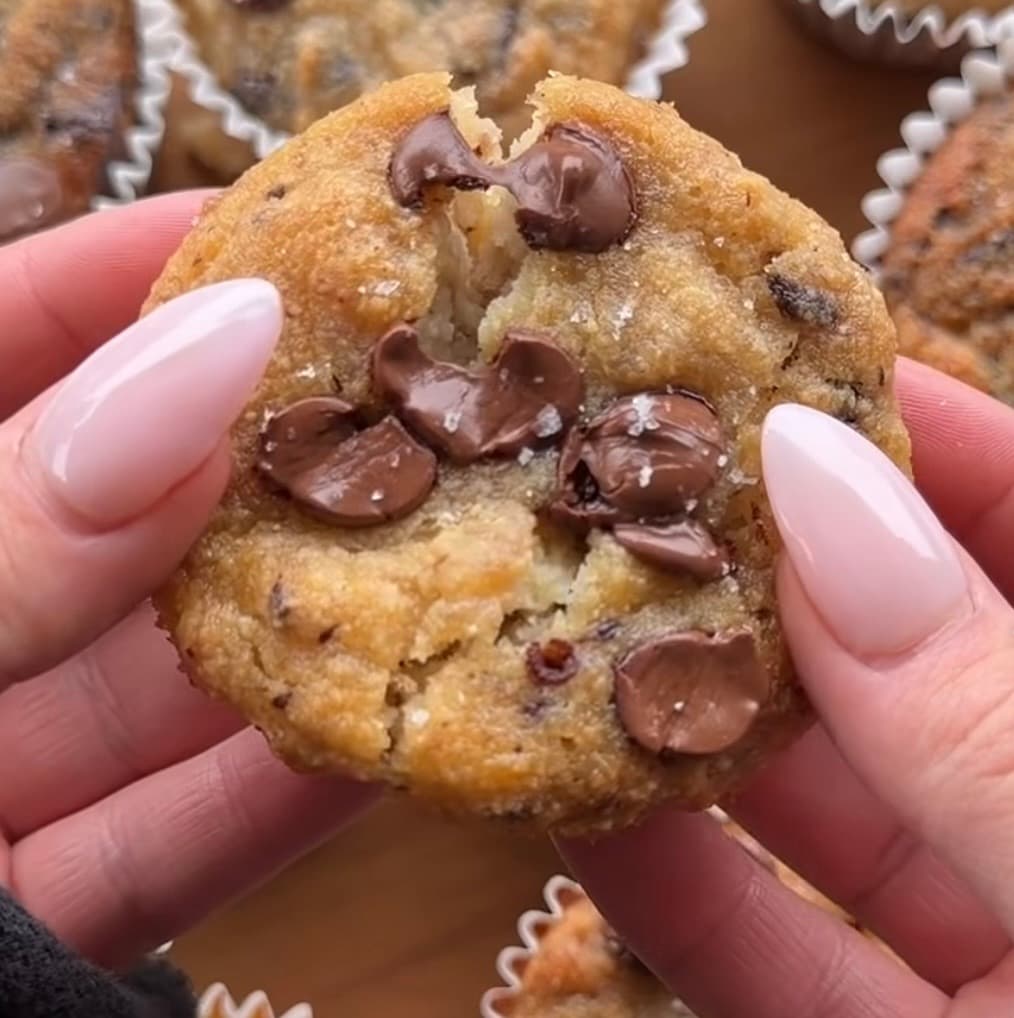 Healthy Banana Chocolate Chip Muffins