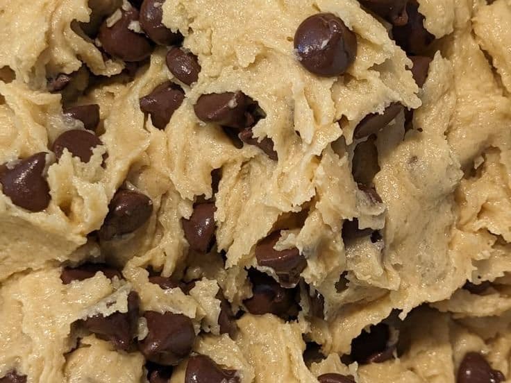 pâte à cookie crue