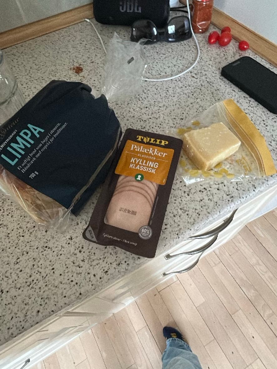 Smeltet kalkun- og skinkesandwich med ost