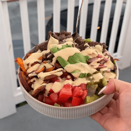 Tigelas de Hambúrguer com Molho Proteico