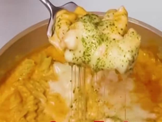 Massa Cremosa com Tomate e Queijo