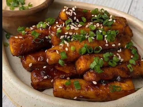 Crispy, spicy honey-chilli paneer fries.