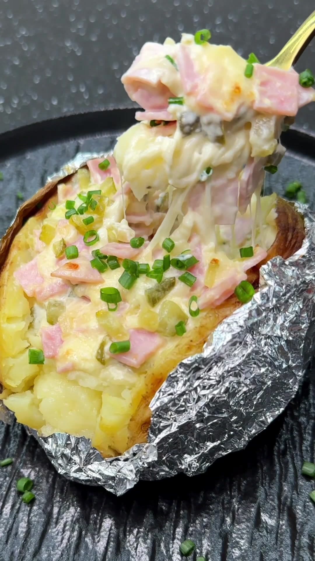 Potato Crumbs with Ham and Cheese