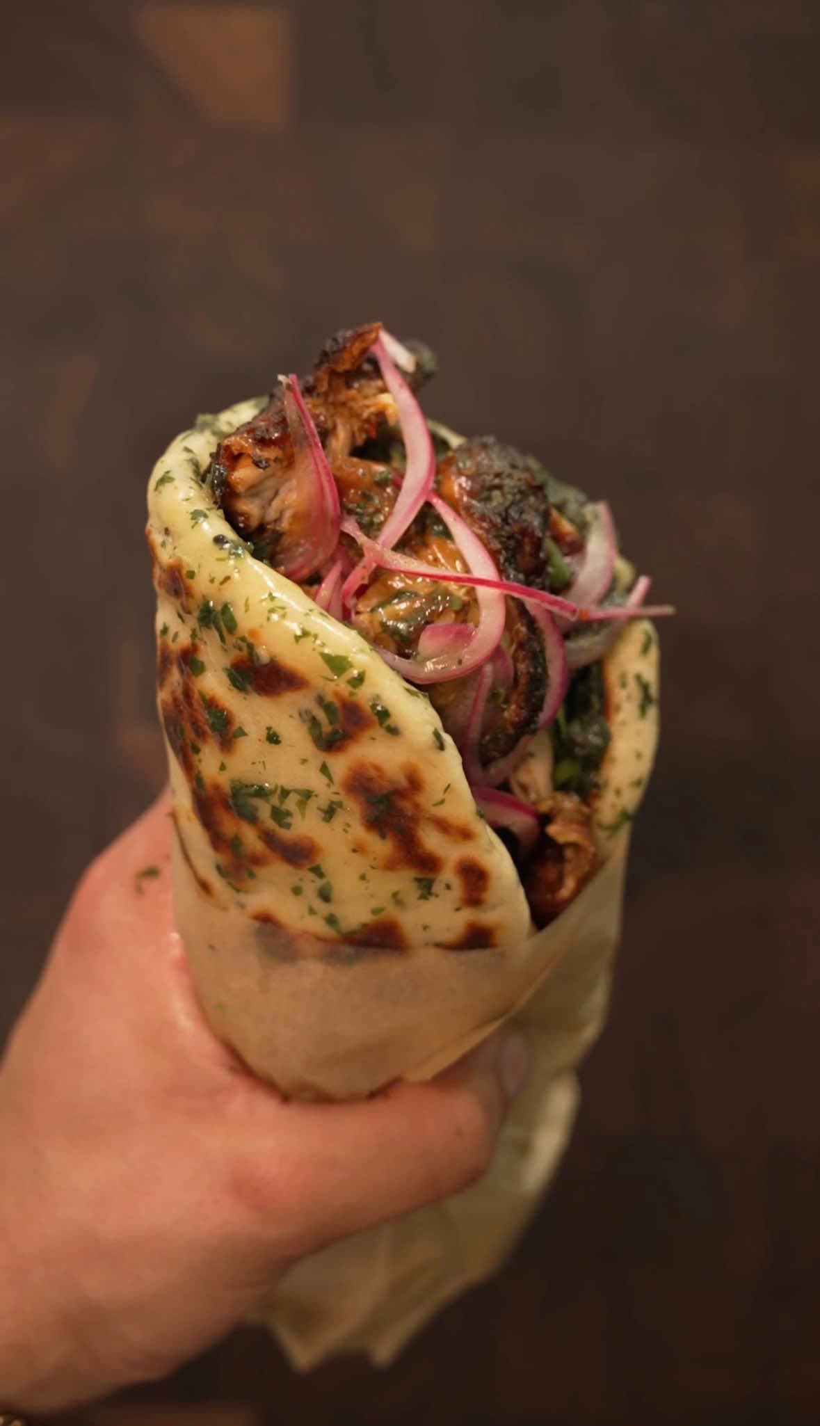 Wraps de Naan com Queijo e Alho Temperado à Indiana