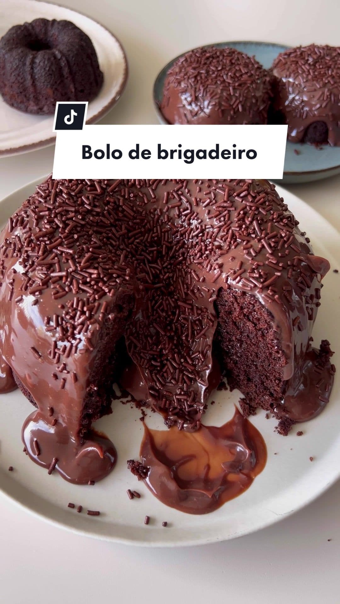 Bolo de Chocolate com Cobertura de Brigadeiro