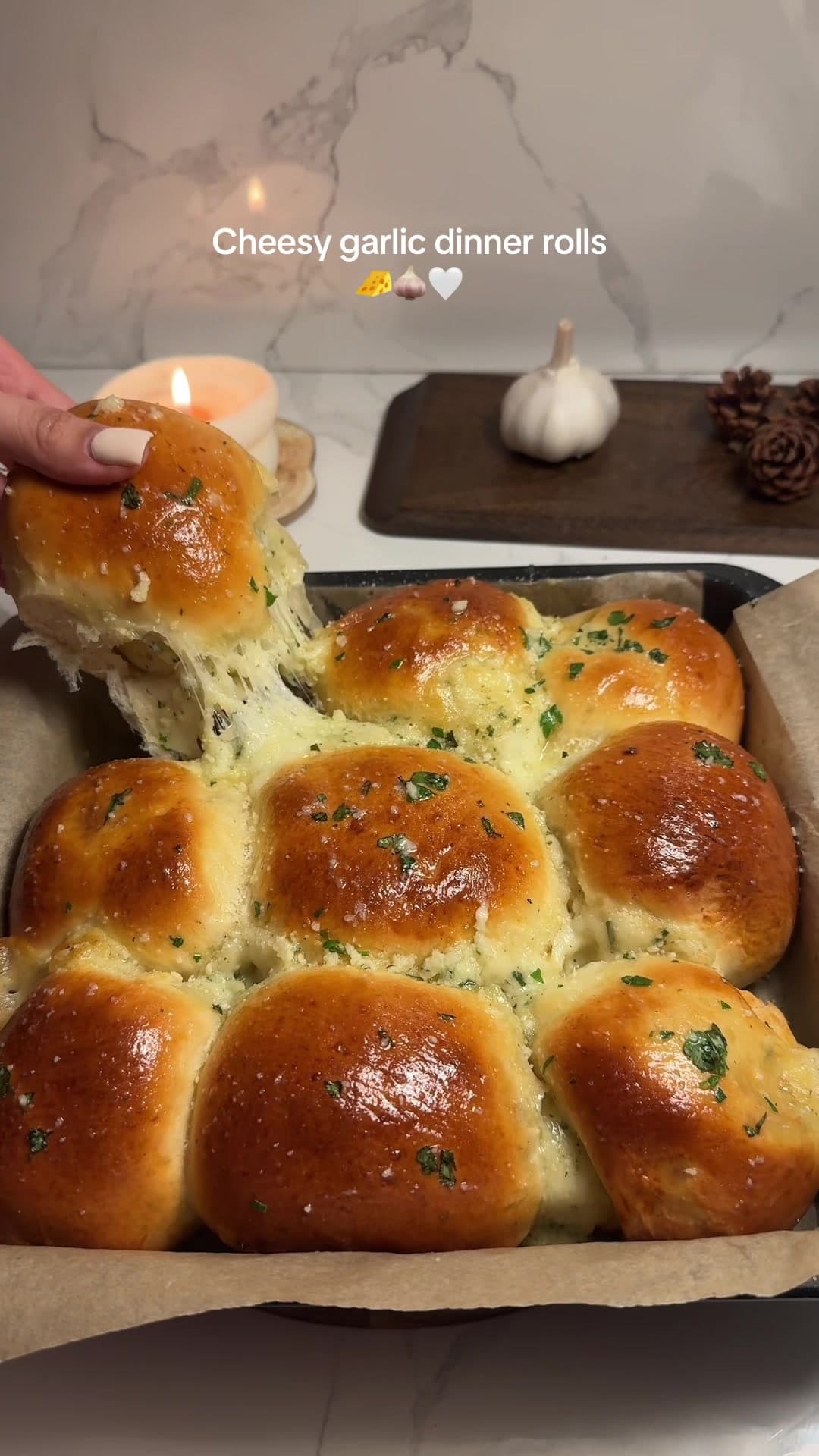 Cheesy Garlic Dinner Rolls