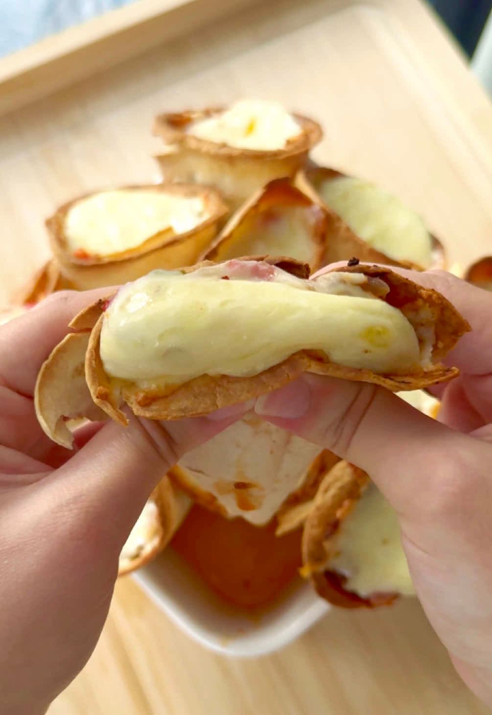 Cones com queijo e carne picada