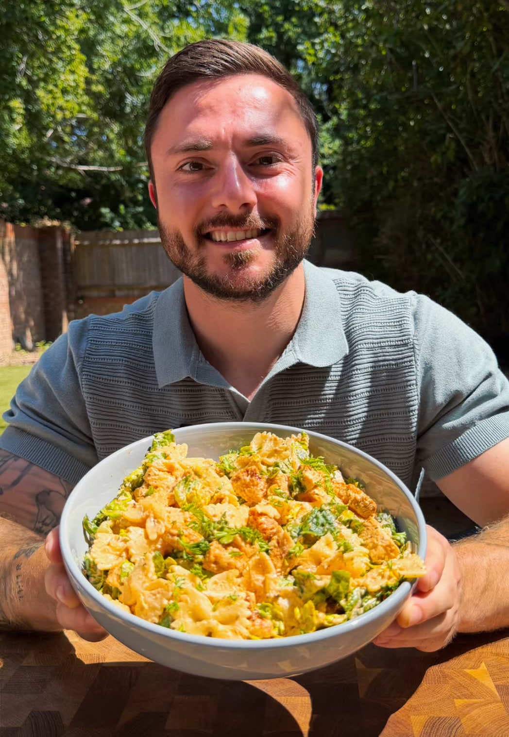 Salada de Macarrão Caesar com Frango