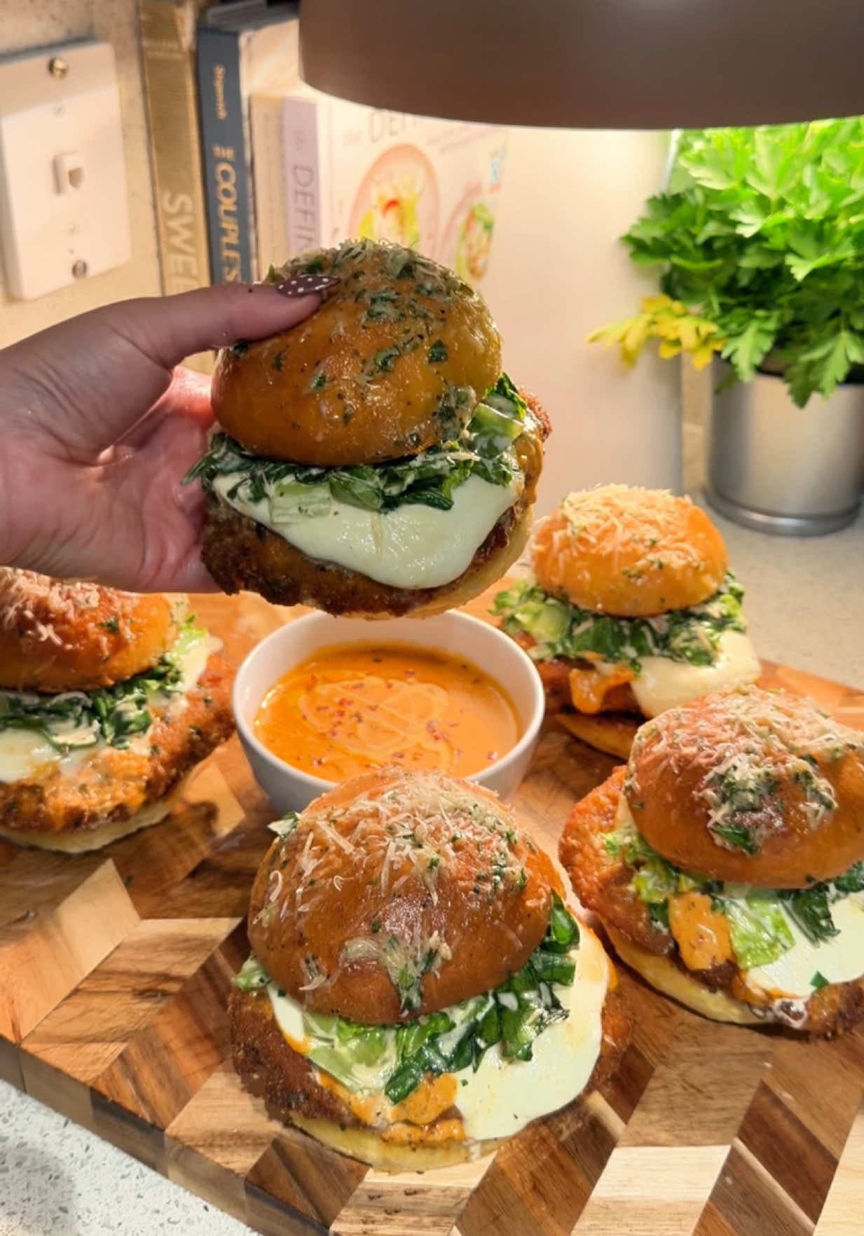 Sanduíche de Frango Caesar com Parm Vodka