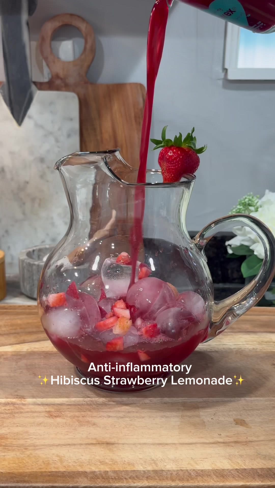 Anti-Inflammatory Hibiscus Strawberry Lemonade