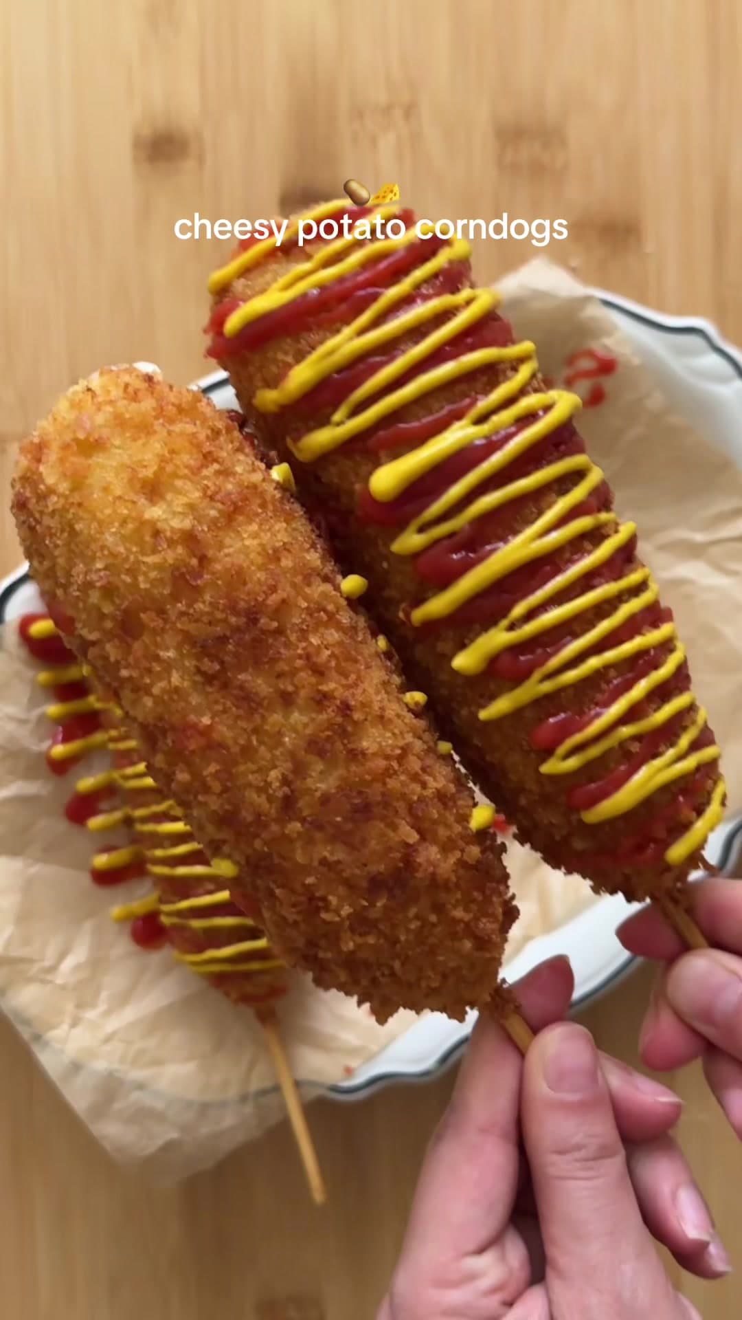 Corn dogs cu cartofi și brânză