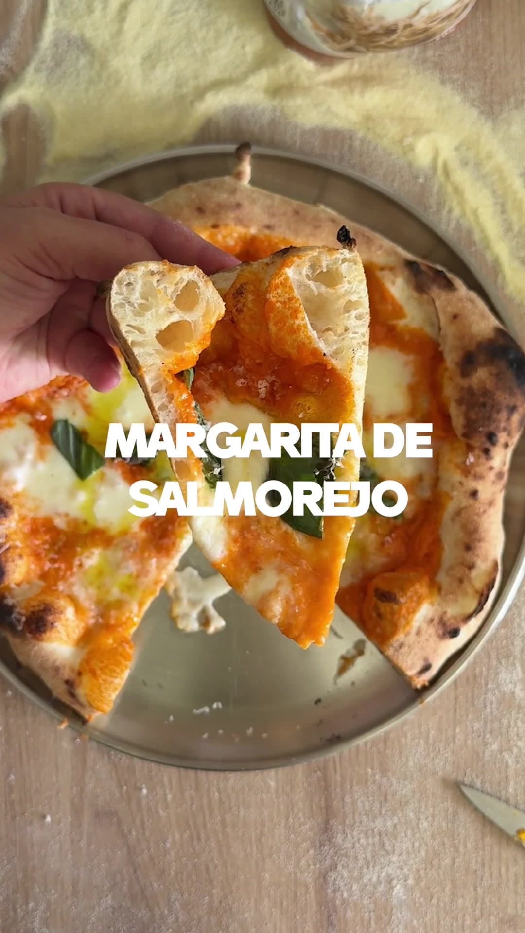 Pizza Margarita de Salmorejo