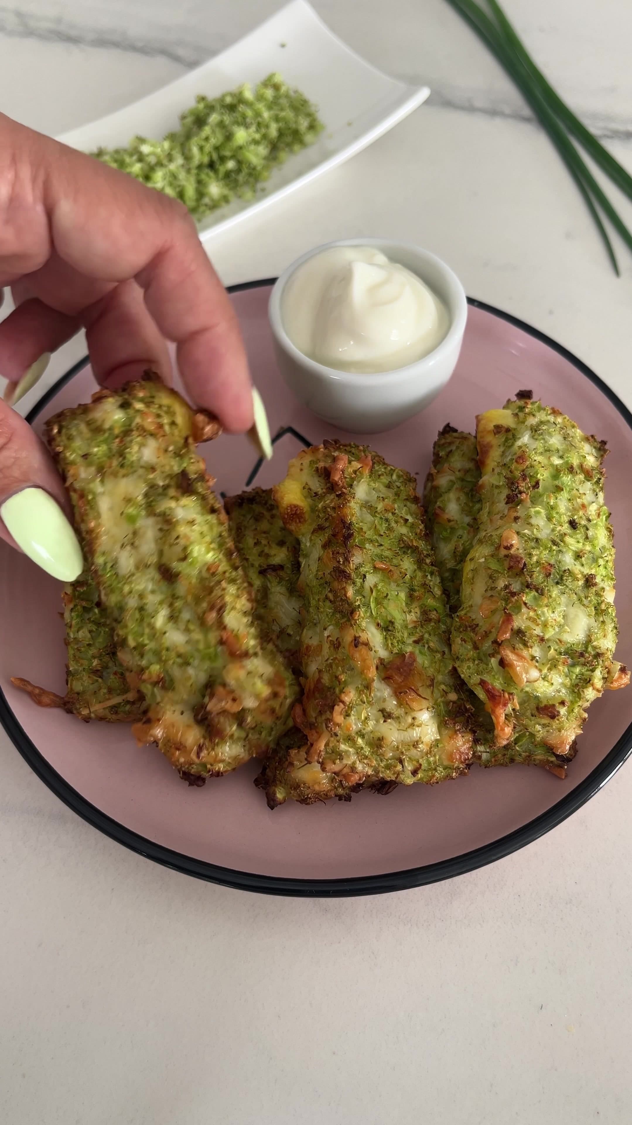 Palitos de brócoli con huevo y mozzarella