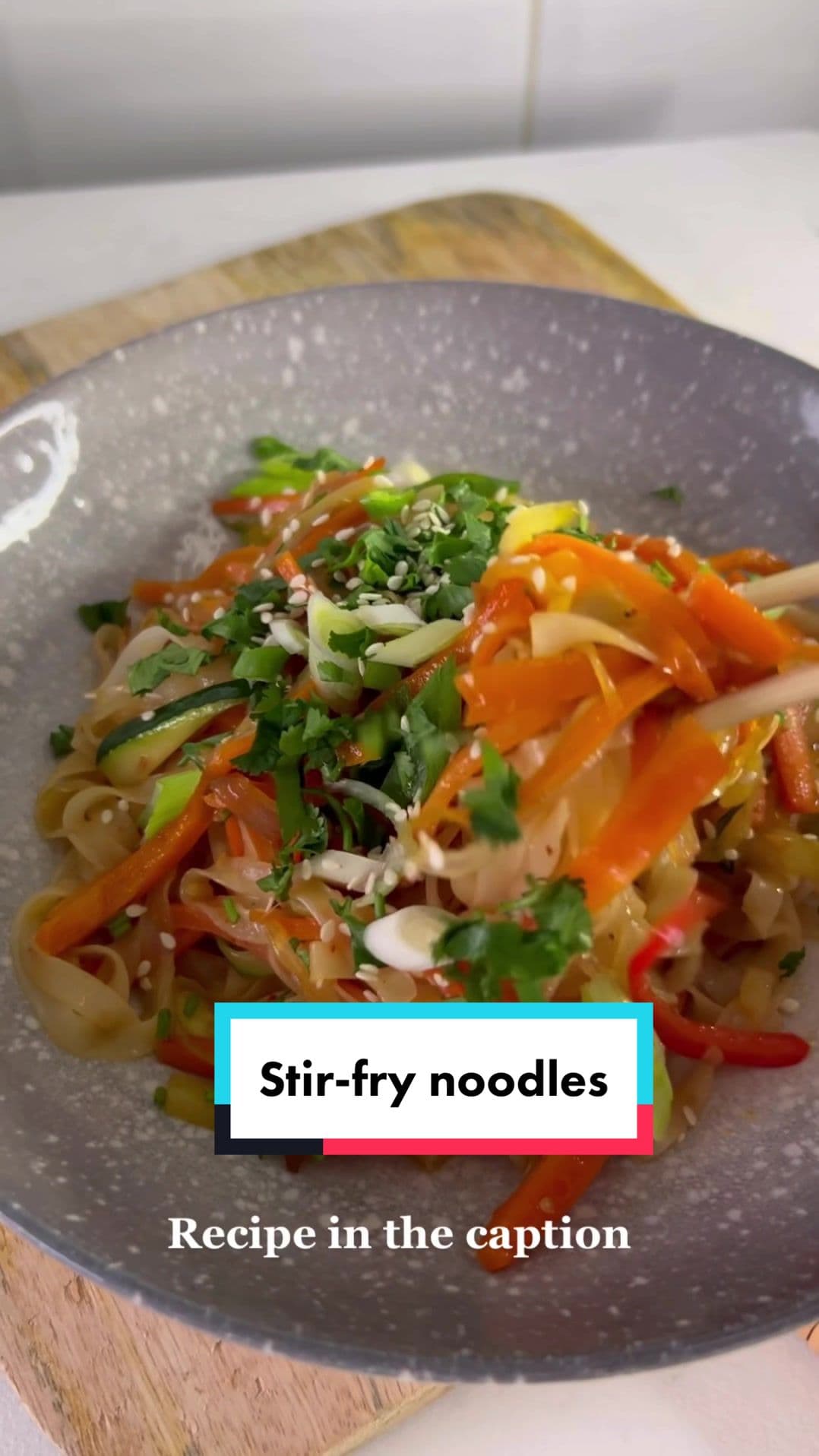 Legume Stir-Fry cu noodles de orez