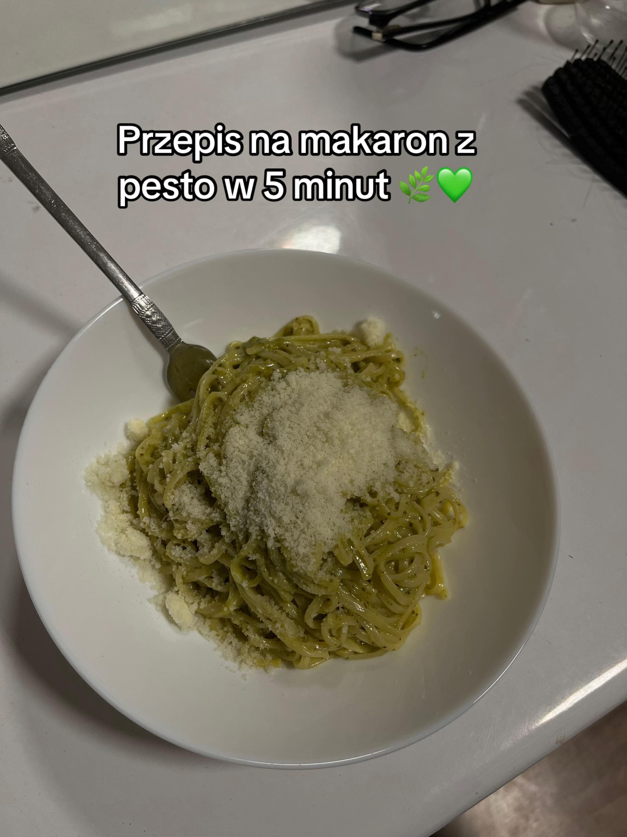 Makaron z pesto i śmietanką