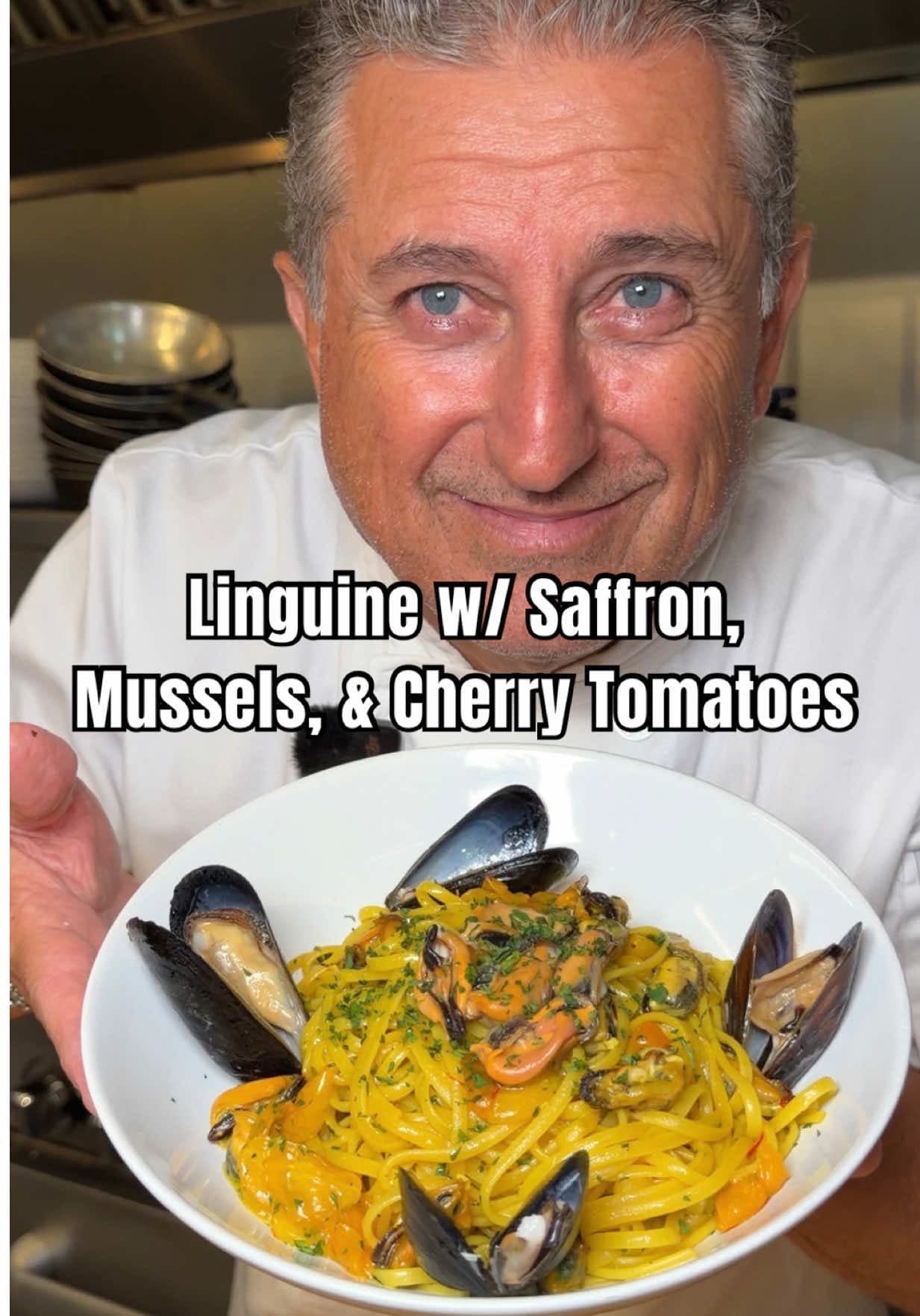 Linguine com Mexilhões, Açafrão e Tomates Cherry Amarelos