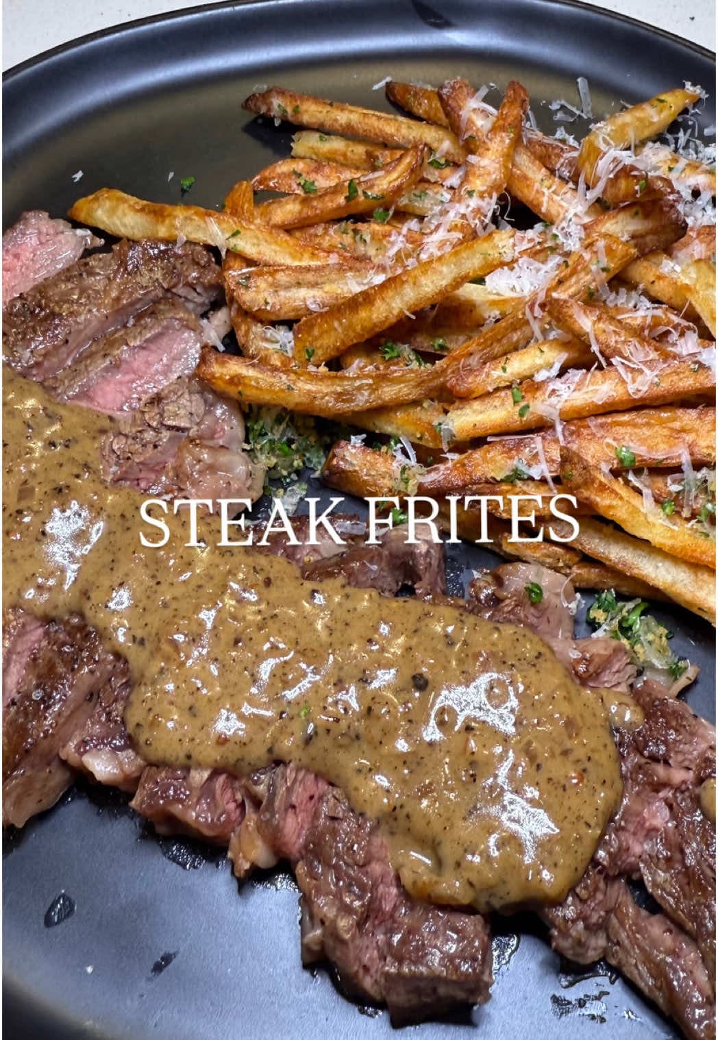Steak Frites met Peperkorrels saus