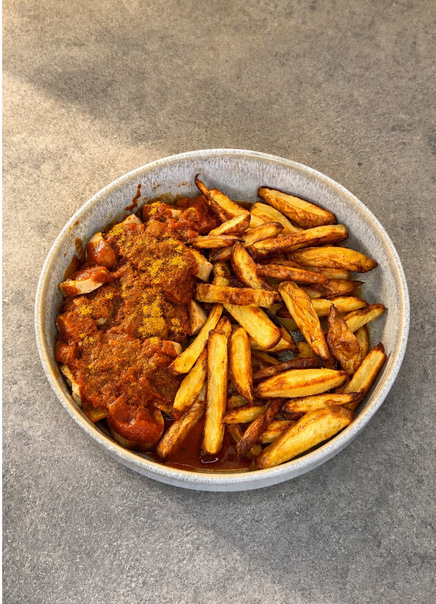 High Protein Currywurst mit Pommes