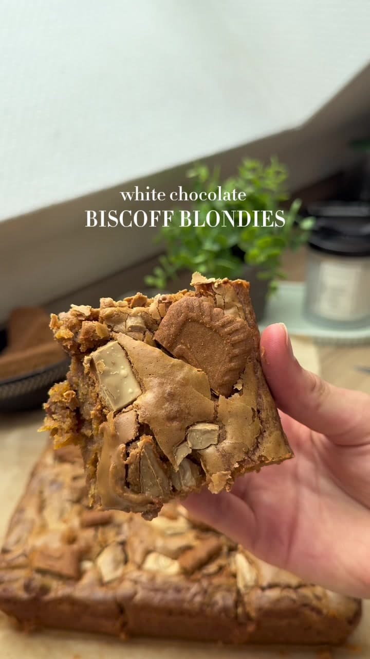 White Chocolate Biscoff Blondies