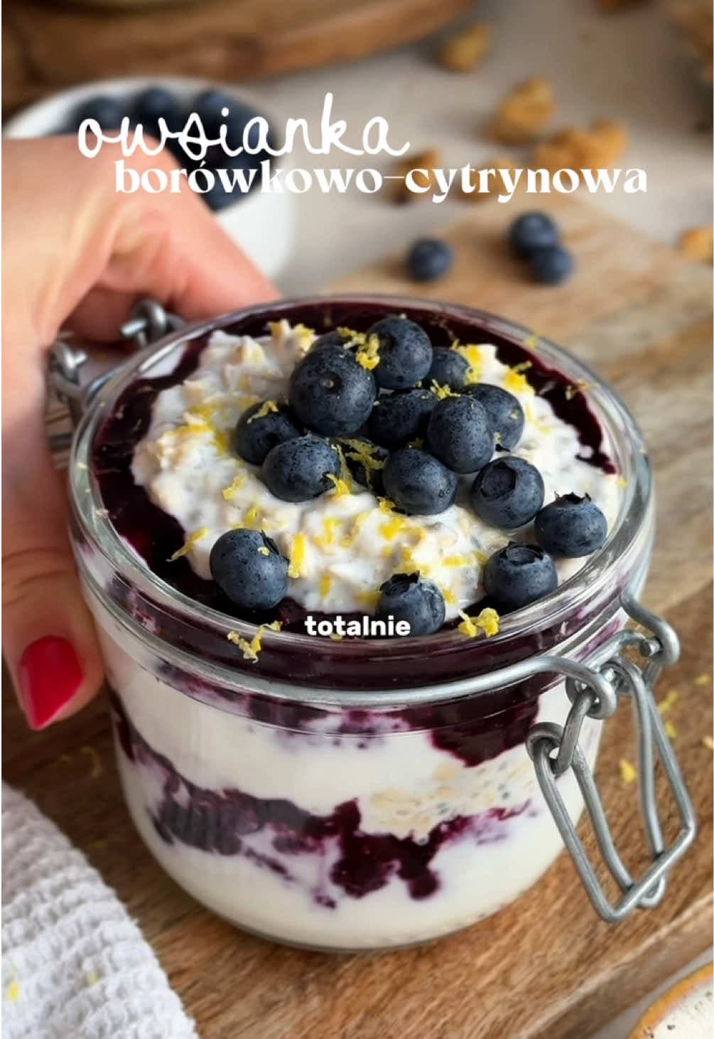 Nocna owsianka cytrynowo-borówkowa
